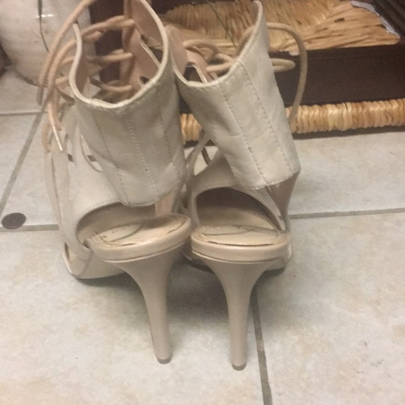 Beige heel - Picture 2 of 3